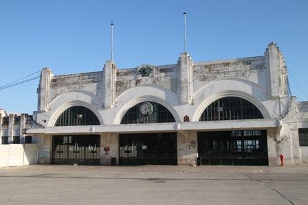 Fachada da Estação Fluvial Sul-Sueste, Lisboa.