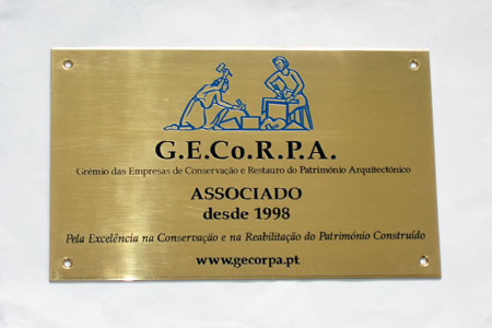 Placa de latão para Associados.