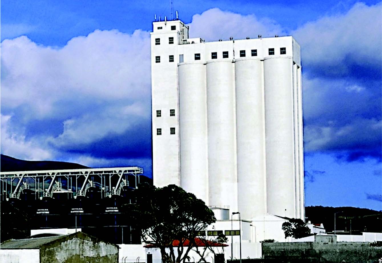 O Silo de cereais de Lagoa, S. Miguel (Açores), após a intervenção.