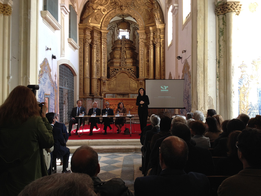Ana Paula Amendoeira, Diretora Regional de Cultura do Alentejo, apresenta o projeto Sphera Cástris, na igreja do mosteiro de S. Bentro de Cástris, Évora.