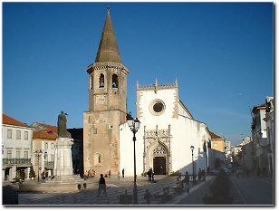 Vista da Igreja de São João Baptista, em Tomar.